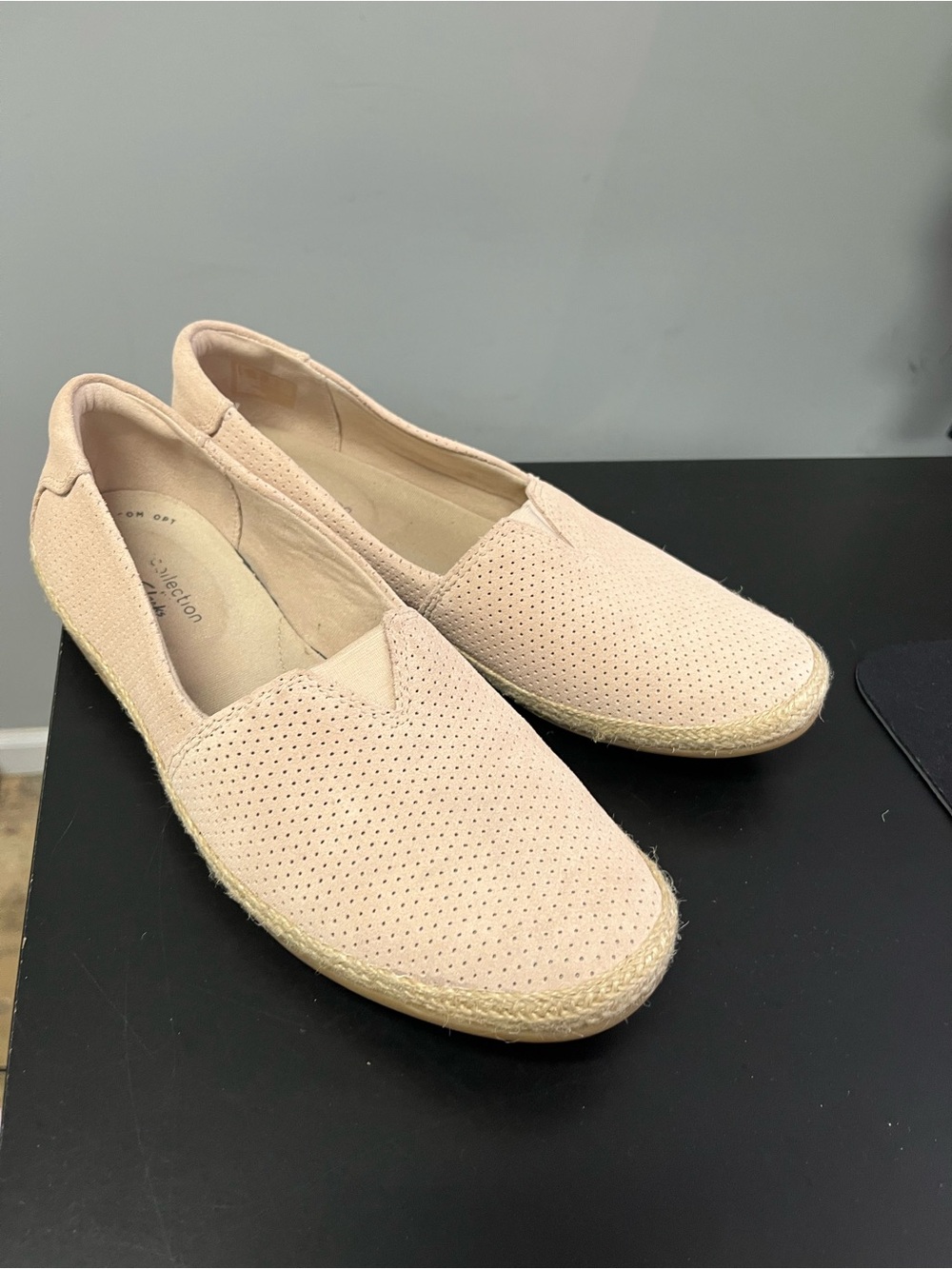 1285/ Clark’s Women's Casual Perforated Slip-On Espadrilles - Blush Size 9m